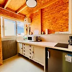 Golden Wave Surf 2 Apartment *